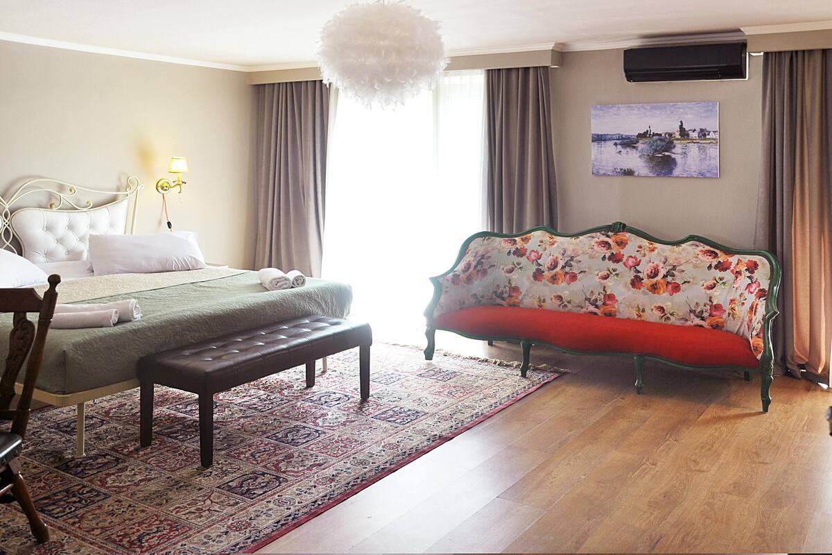 1 bedroom, minibar, desk, blackout curtains