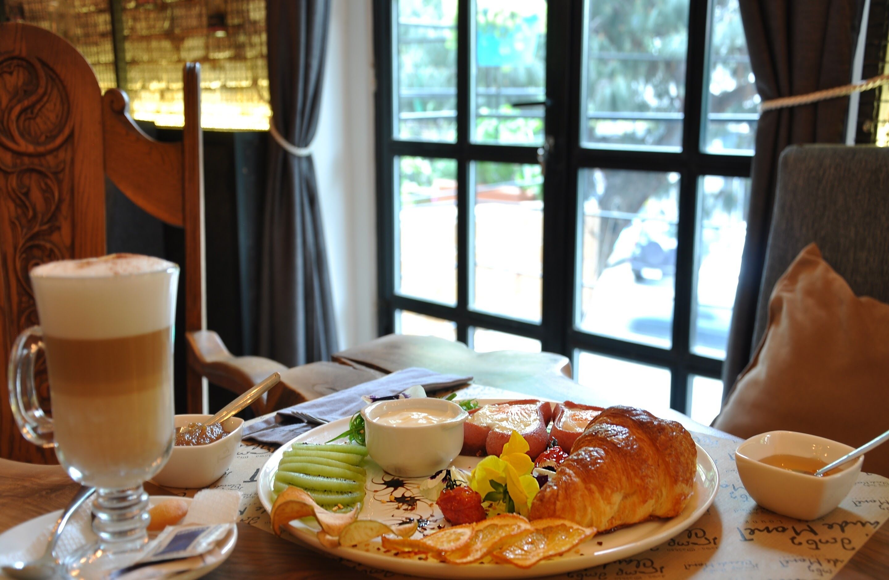 daily buffet breakfast (gel 20 per person)