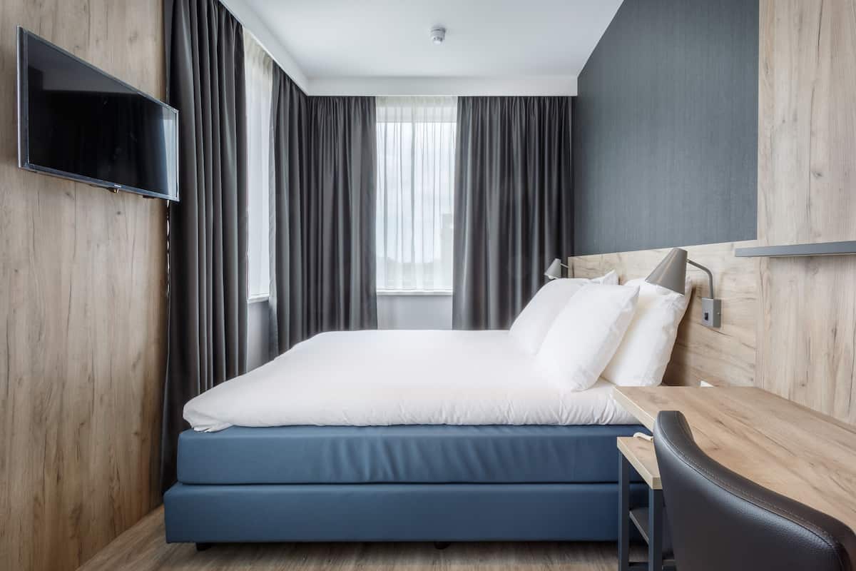Minibar, in-room safe, desk, soundproofing