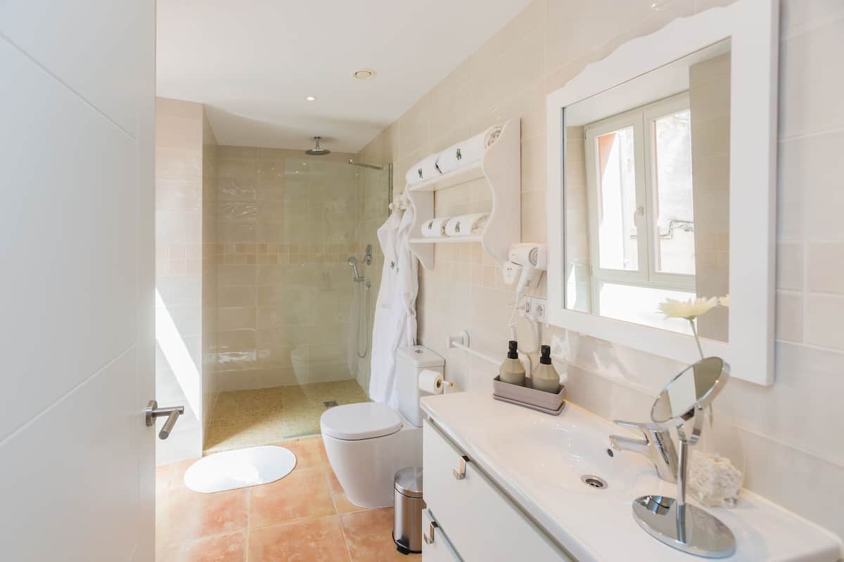 shower, rainfall showerhead, free toiletries, dressing gowns