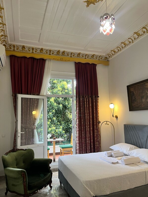 Deluxe Room, Balcony | Minibar, desk, free WiFi - Ada Antik Otel (Adalar)