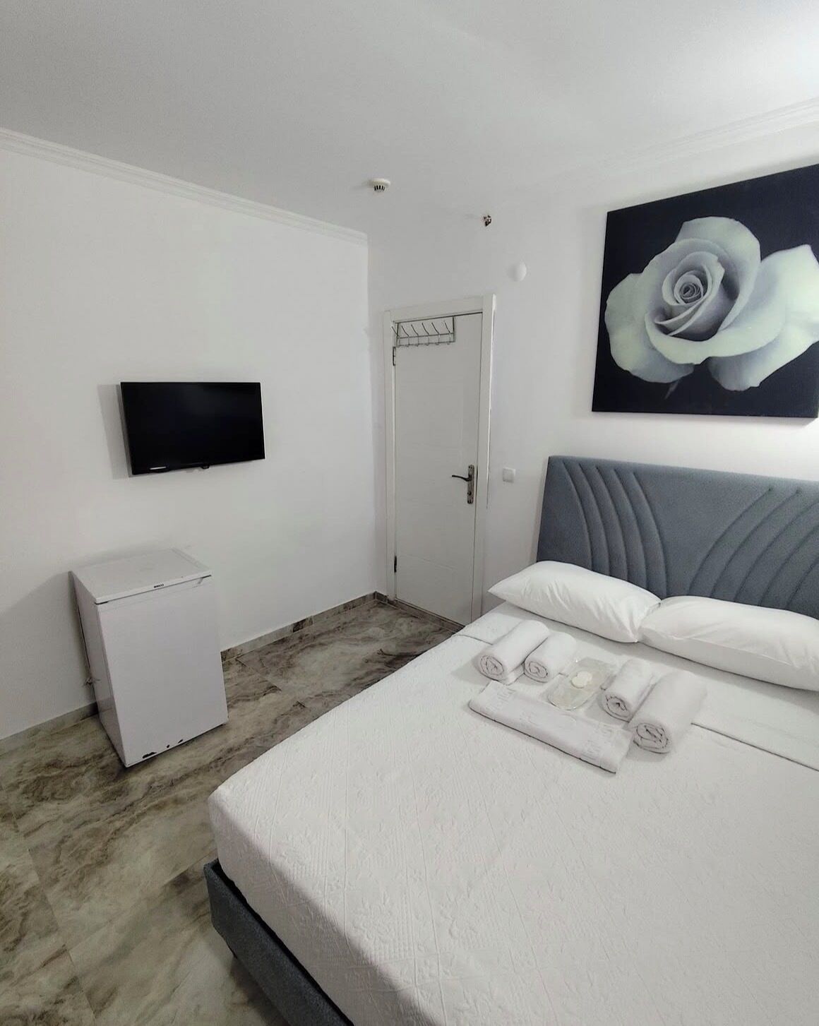 Free WiFi, bed sheets