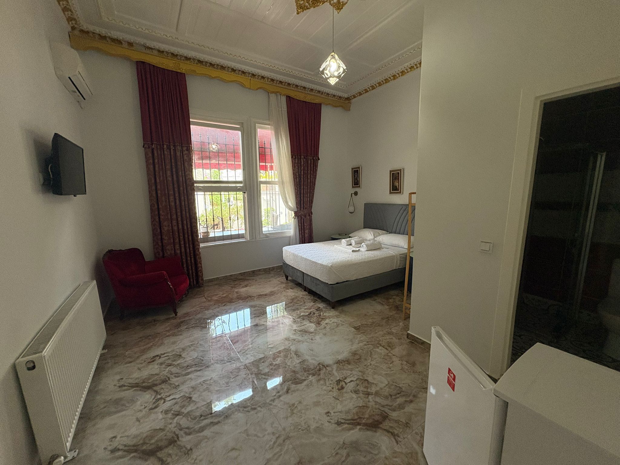 Free WiFi, bed sheets