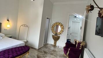 Deluxe-Zimmer, Balkon | Kostenloses WLAN, Bettwäsche