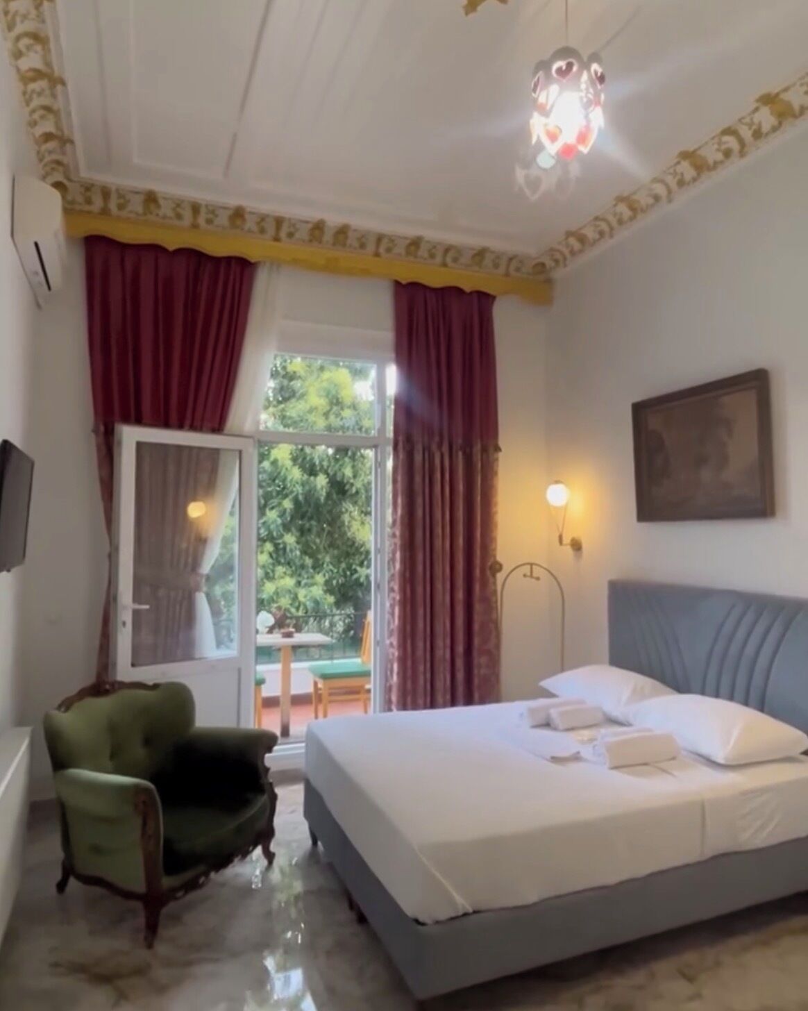 Free WiFi, bed sheets