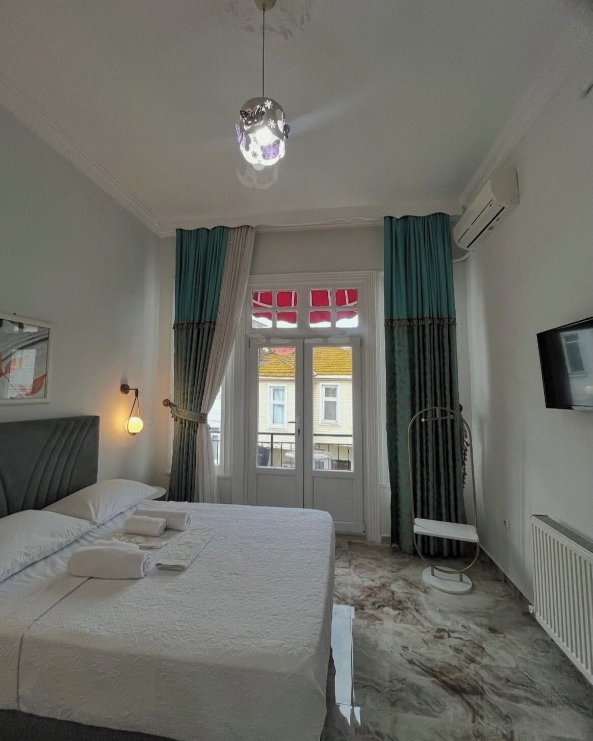 Superior-Doppelzimmer, Balkon, Stadtblick | Kostenloses WLAN, Bettwäsche