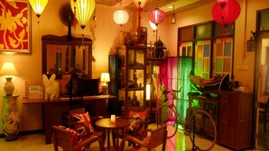 Lobby-lounge