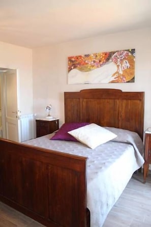 Habitación Deluxe doble, balcón, vistas a la montaña | Ropa de cama de alta calidad, escritorio, cunas gratuitas y wifi gratis