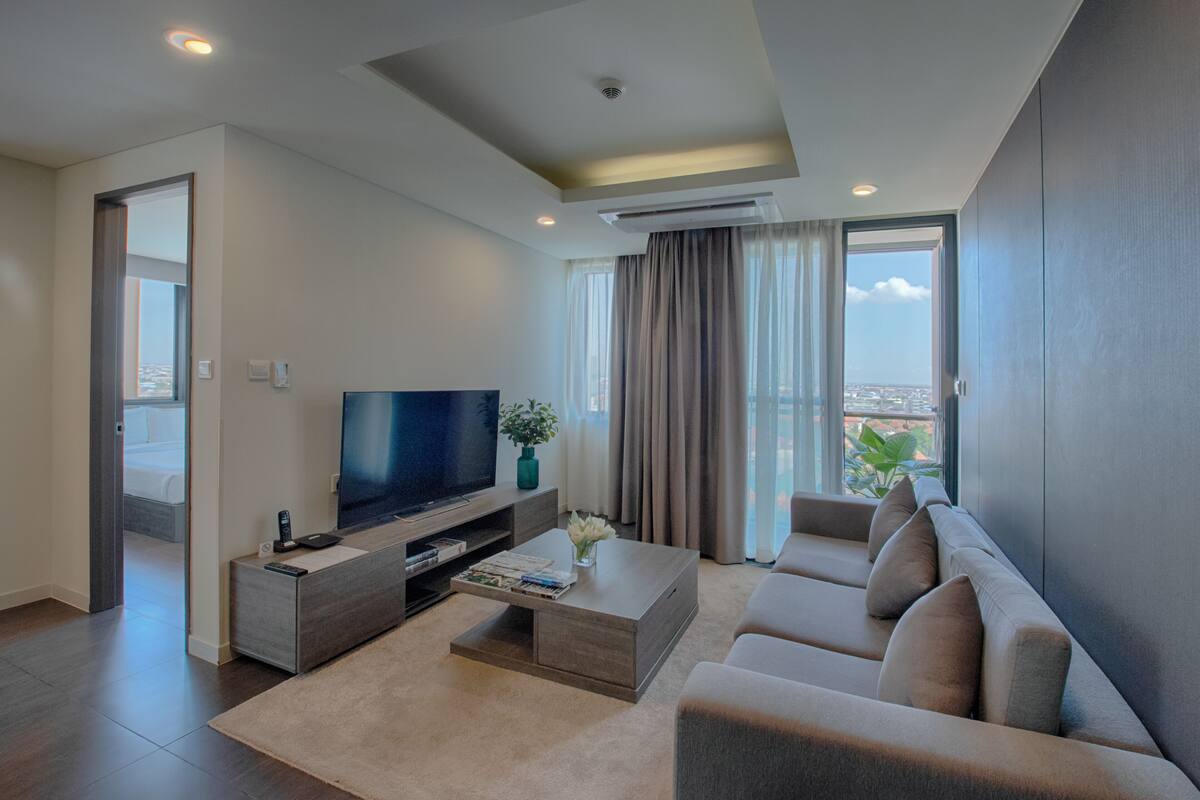 Deluxe Double Room, 1 Bedroom, City View | Living area | 48-inch flat-screen TV with satellite channels, TV, DVD player