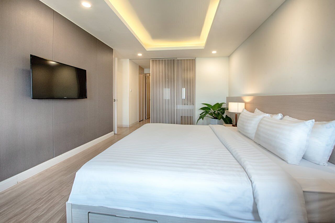 2 bedrooms, premium bedding, down comforters, pillowtop beds