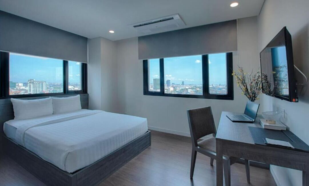 2 bedrooms, premium bedding, down comforters, pillowtop beds