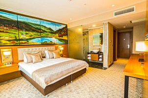 Ropa de cama de alta calidad y minibar 