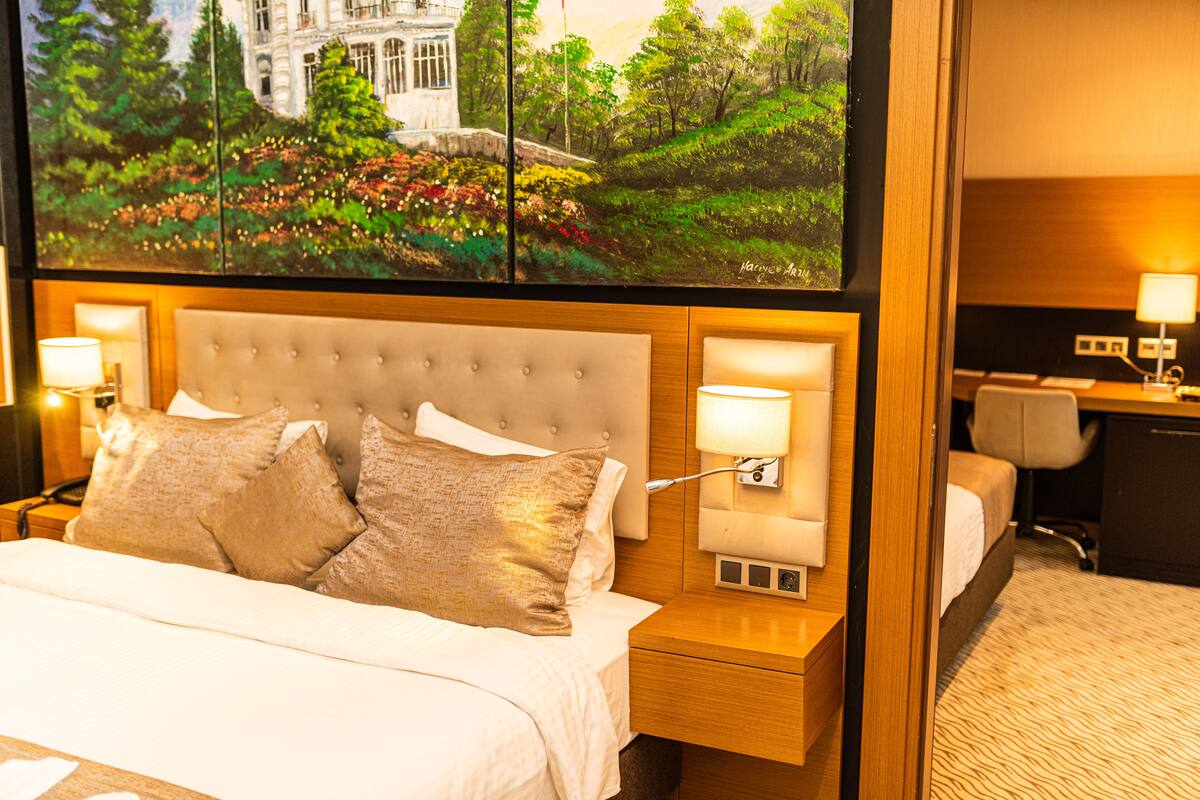 premium bedding, minibar, in-room safe, desk