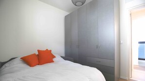 Deluxe Penthouse, 3 Bedrooms | 3 bedrooms, in-room safe, blackout drapes, iron/ironing board - Holyguest - Harakevet 315 (Tel Aviv)