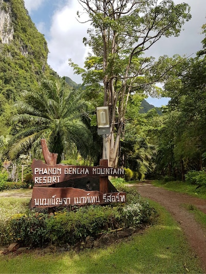 Phanom Bencha Mountain Resort