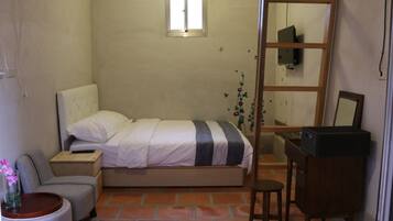 Family Quadruple Room, Mezzanine | Meja, Wi-fi percuma