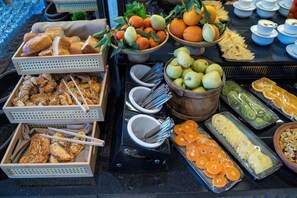 Phục vụ bữa tối, món Thổ Nhĩ Kỳ