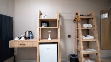 Standard Single Room | Minibar, in-room safe, desk, soundproofing