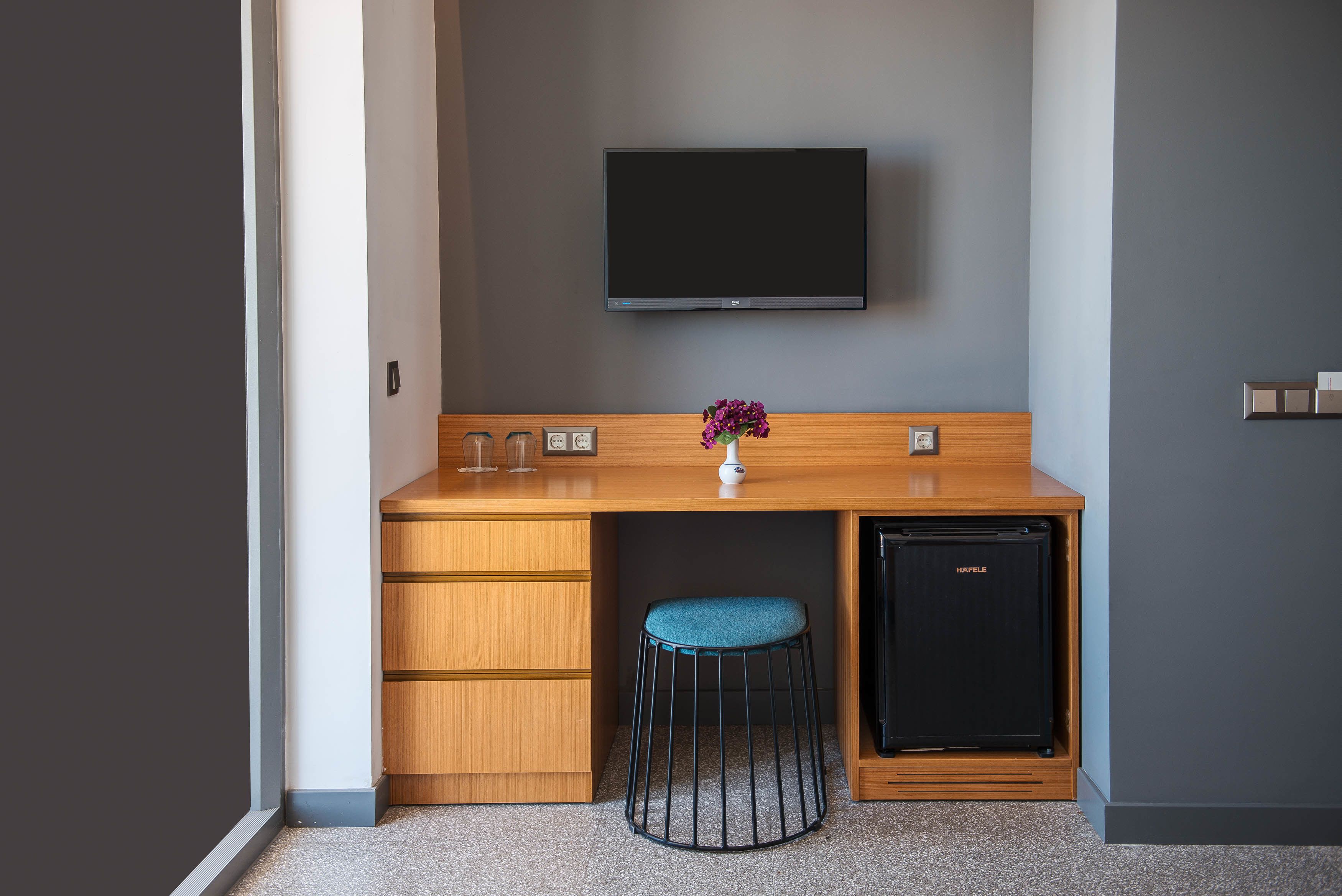 standard double room, sea view | mini fridge