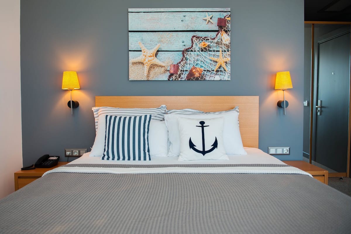 standard double room | free minibar, in-room safe, laptop workspace, soundproofing