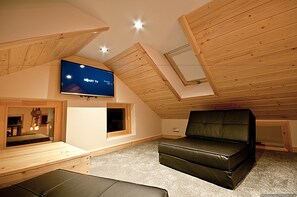 Cabin, 2 Bedrooms | Living area