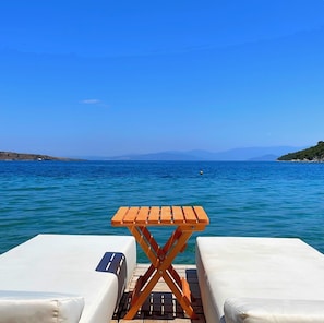 Private beach, sun loungers, beach umbrellas - Yalim Hotel (Bodrum)
