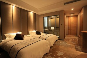 Minibar, in-room safe, free WiFi, bed sheets