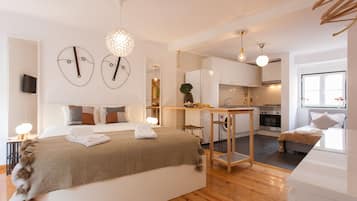 Studio (1.º Dto) | In-room safe, desk, soundproofing, iron/ironing board