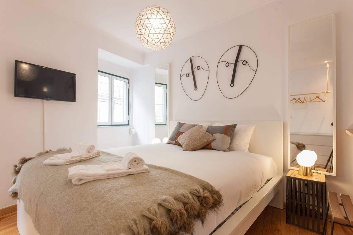 Studio (1.º Dto) | In-room safe, desk, soundproofing, iron/ironing board