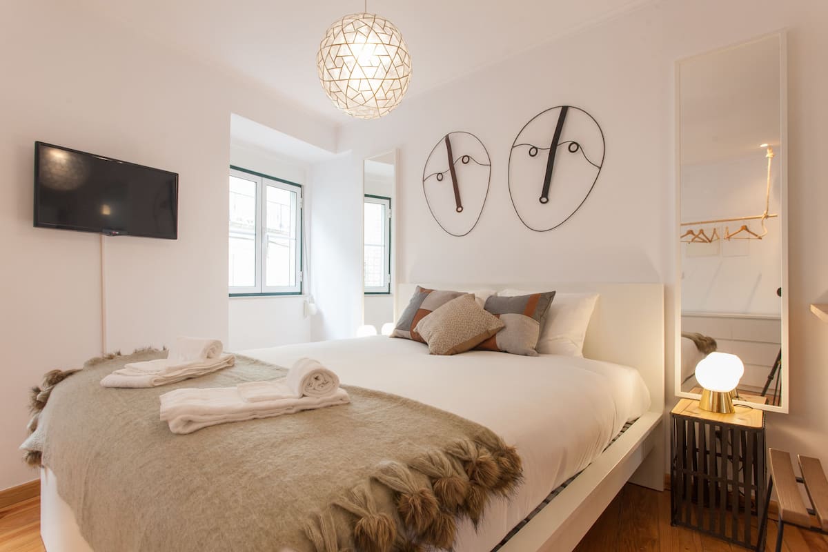 Studio (1.º Dto) | In-room safe, desk, soundproofing, iron/ironing board