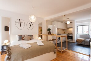Studio (1.º Dto) | In-room safe, desk, soundproofing, iron/ironing board