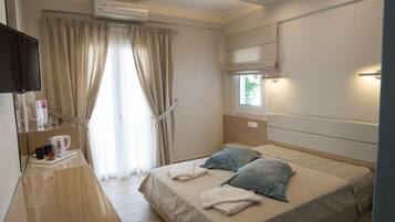 Hypo-allergenic bedding, in-room safe, blackout drapes, soundproofing