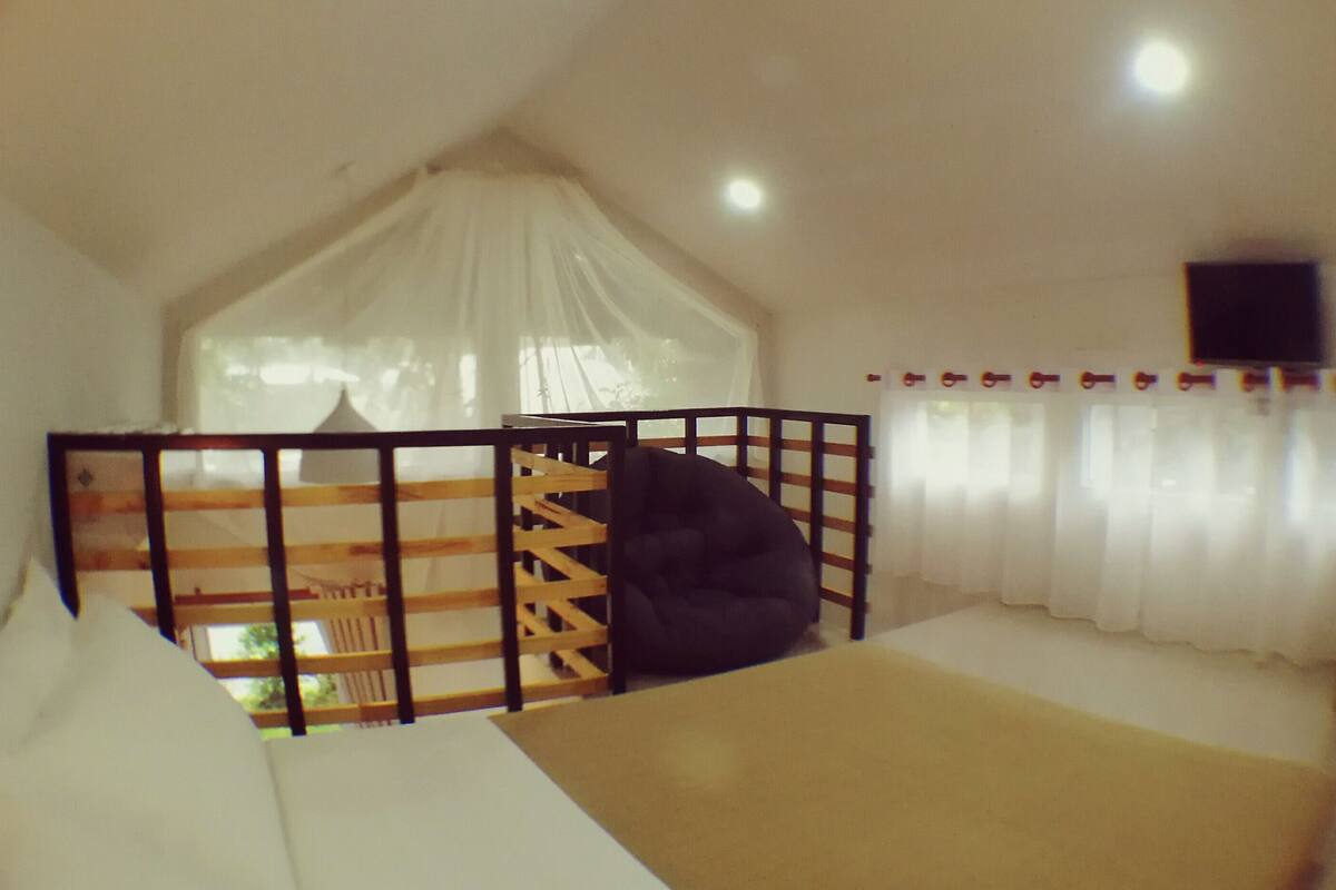 Deluxe Room | 1 bedroom, desk, rollaway beds, free WiFi