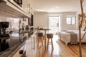 Estudio ( 3.º) | Cocina privada | Refrigerador, microondas, horno y parrilla de estufa