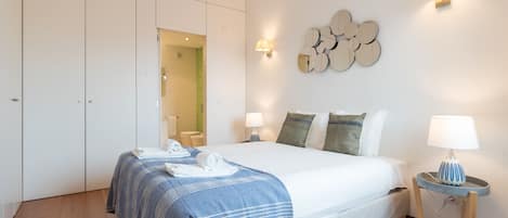 2 chambres, chambres insonorisées, fer et planche à repasser