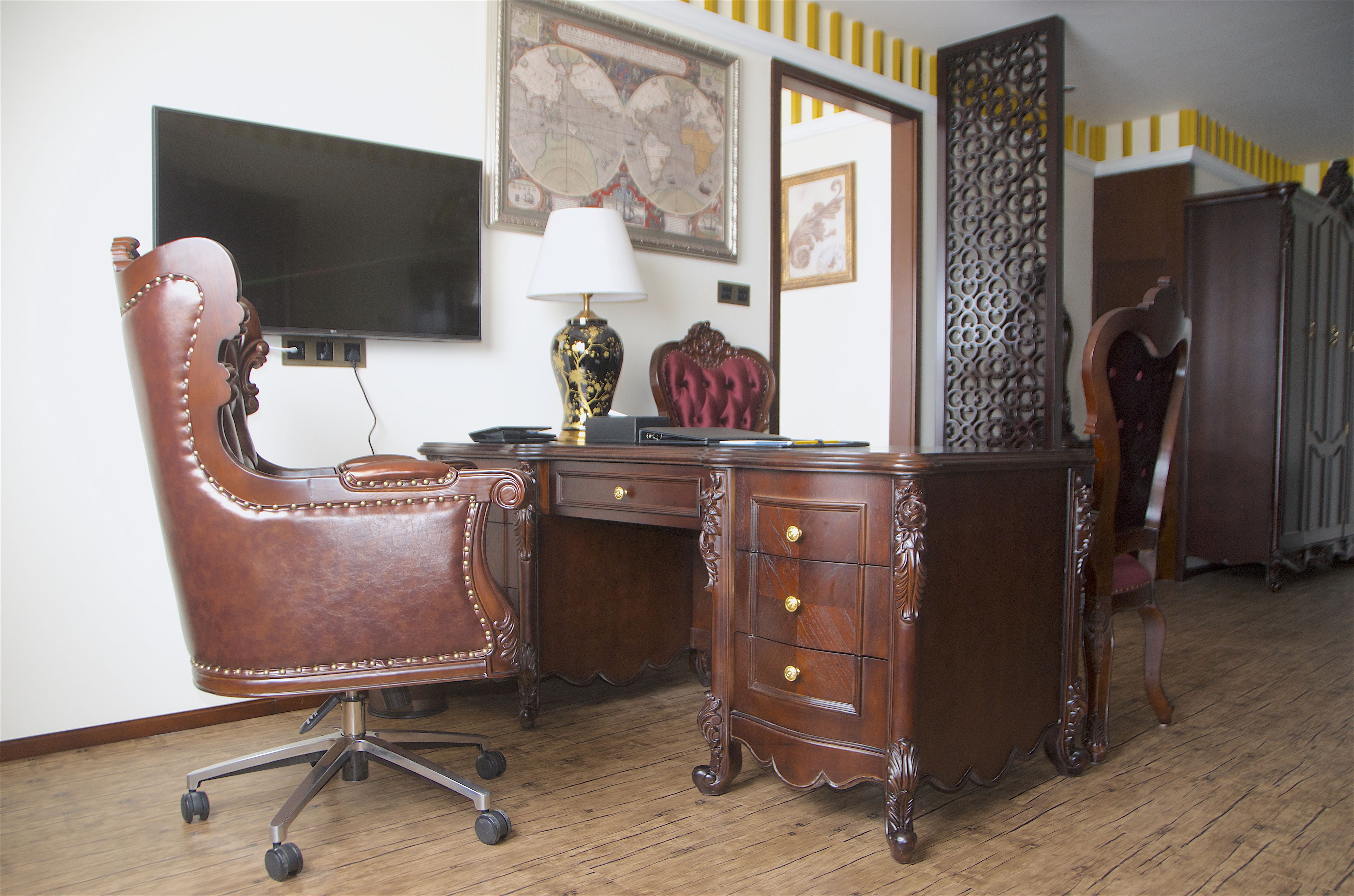 presidential suite | in-room business centre