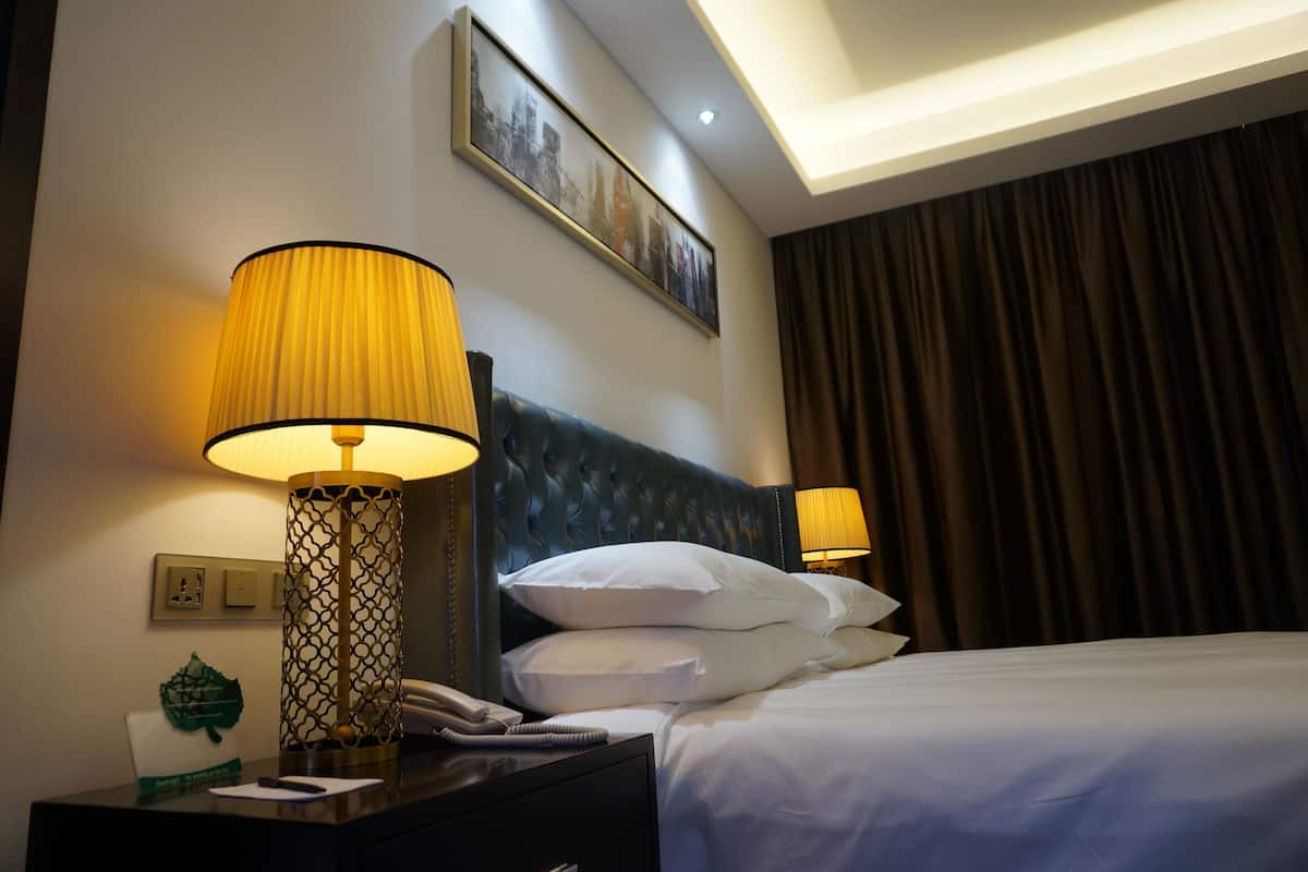 1 bedroom, down comforters, pillowtop beds, free minibar