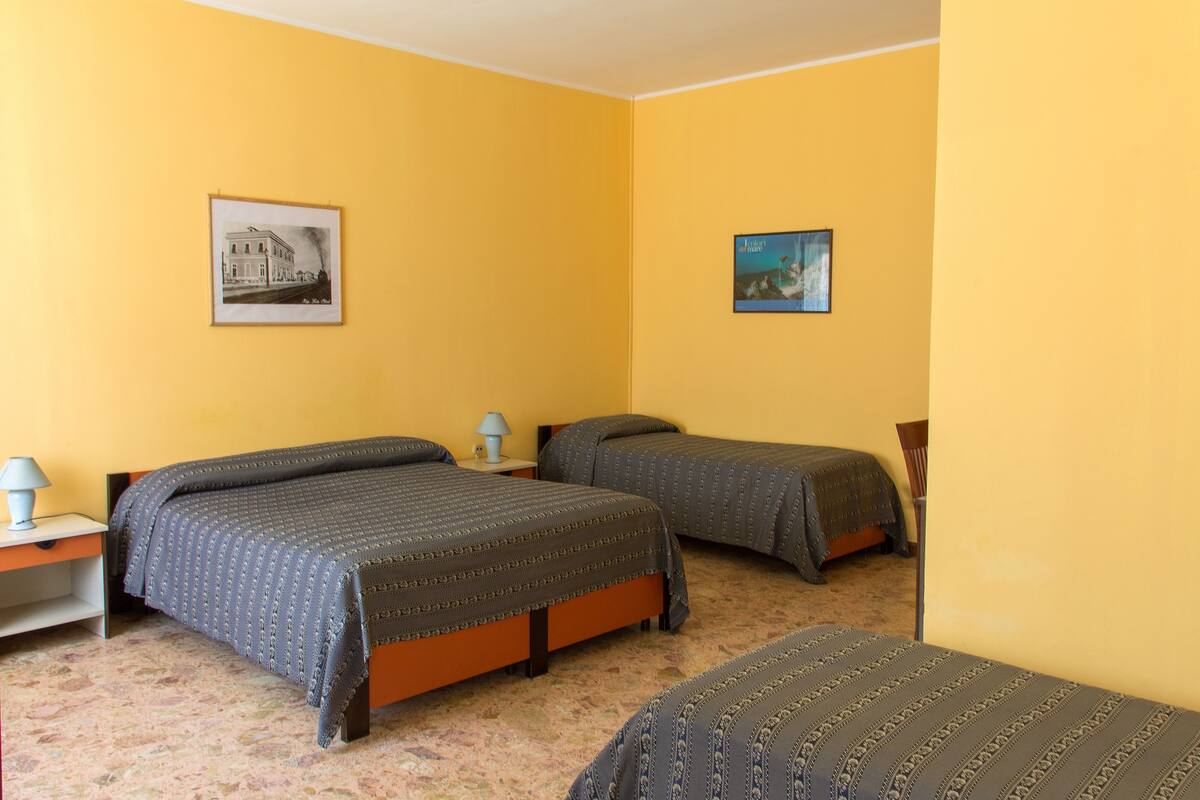 Quadruple Room | Desk, free cots/infant beds, free WiFi