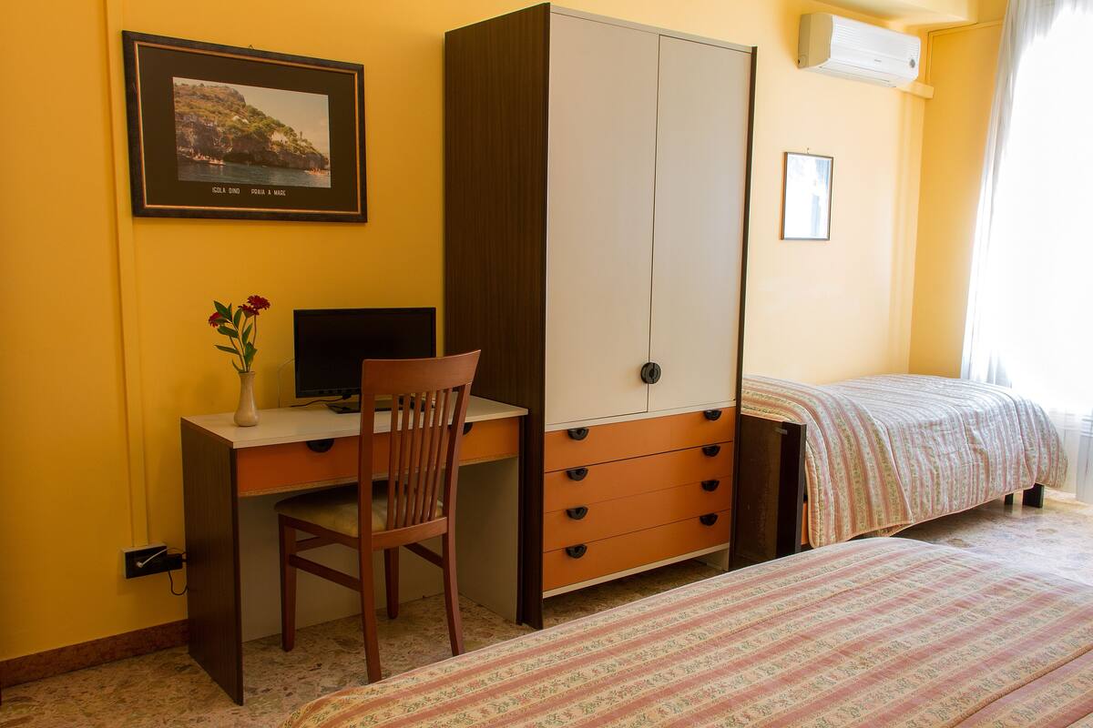 Desk, free cots/infant beds, free WiFi