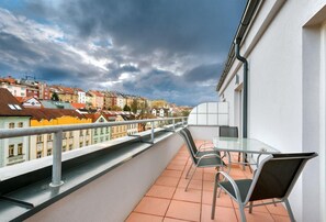 Vönduð þakíbúð - 2 svefnherbergi - verönd - borgarsýn | Útsýni af svölum