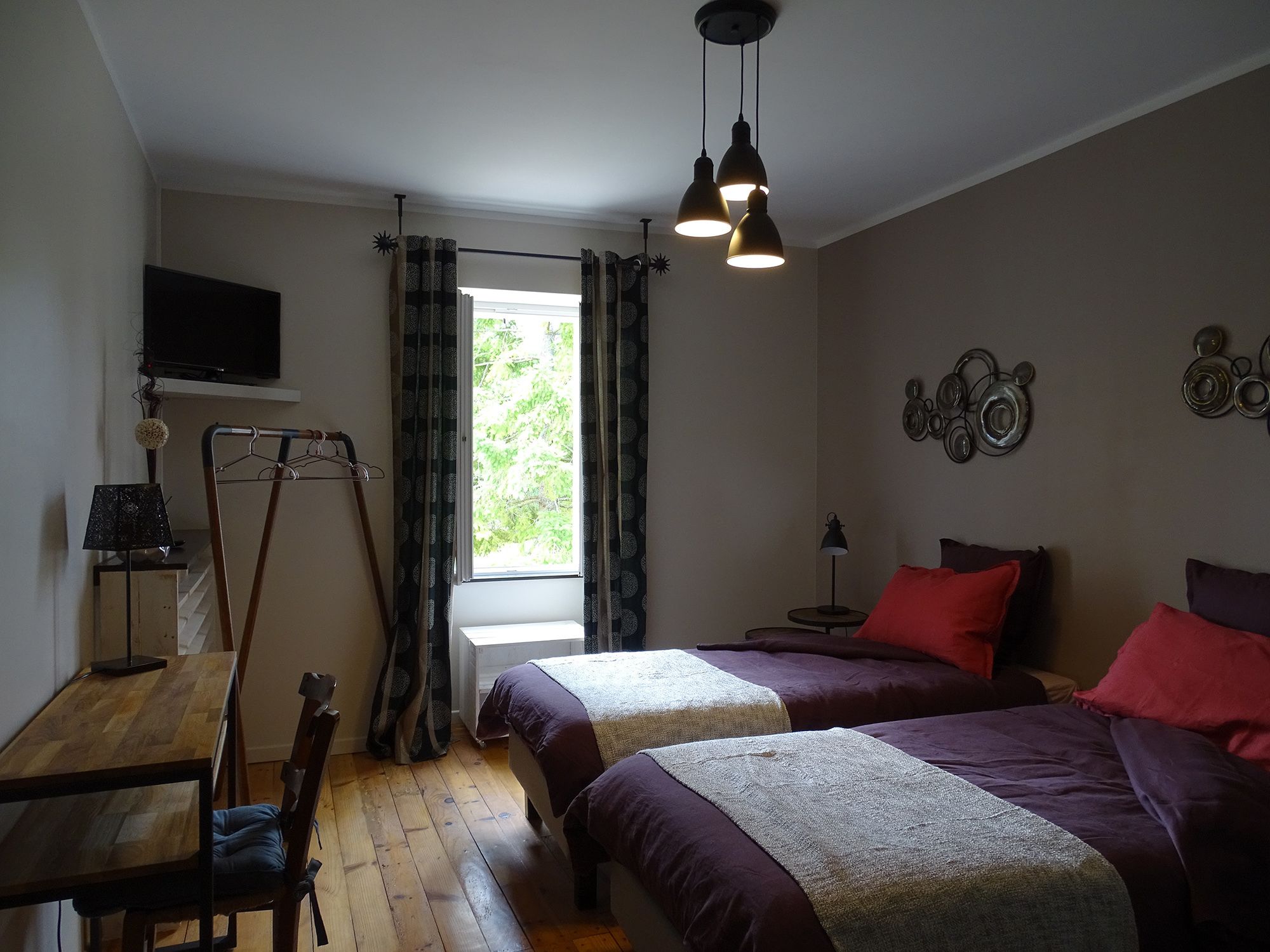 Luxe beddengoed, een bureau, gratis babybedden, gratis wifi