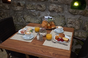 Free daily continental breakfast
