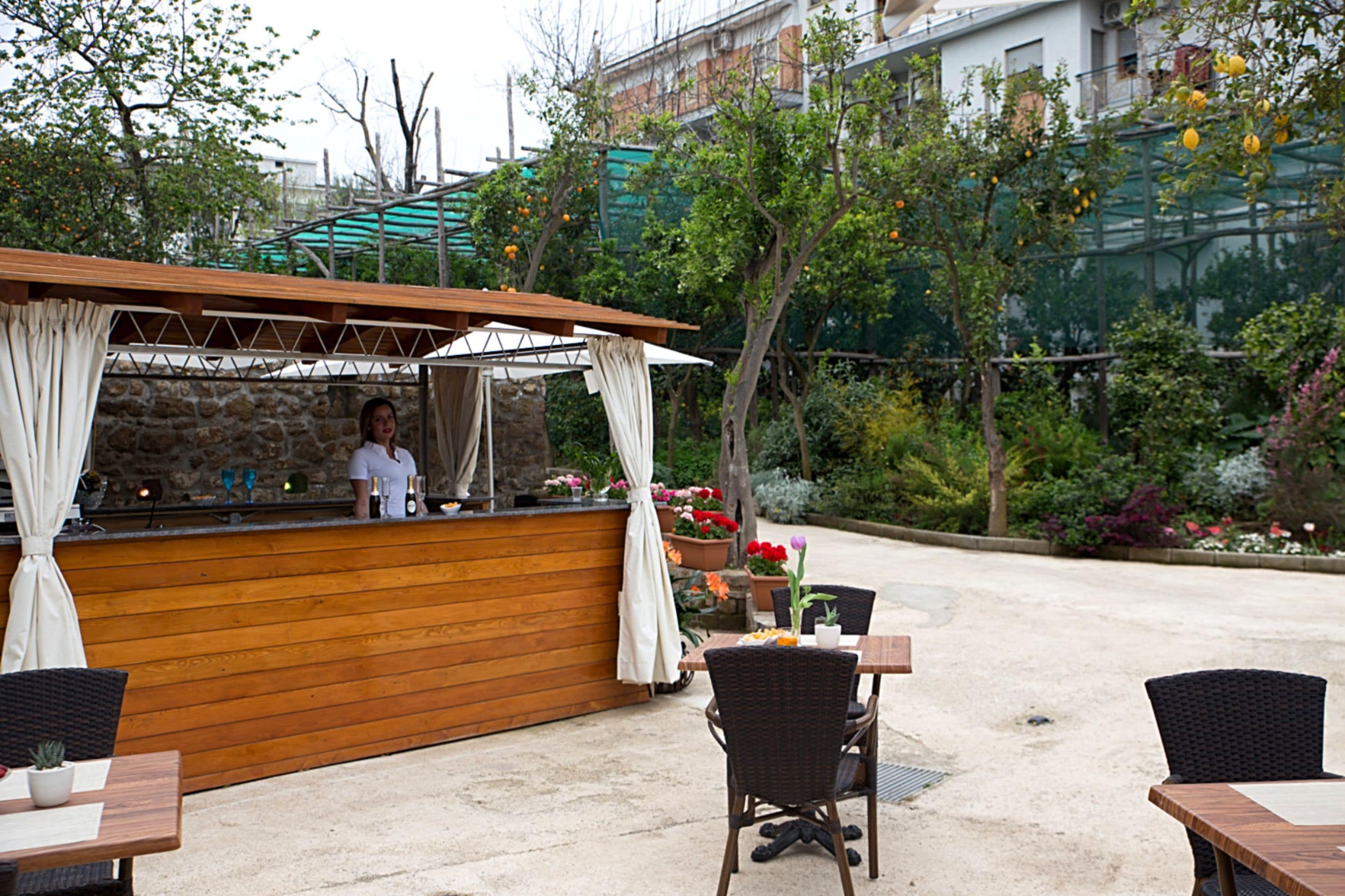 Khu ẩm thực ngoài trời