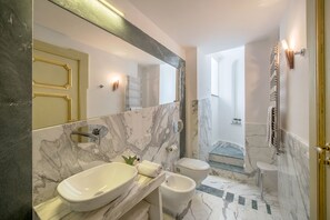 Junior Suite, 1 Queen Bed, Balcony | Bathroom | Shower, free toiletries, hair dryer, slippers - Don Antonino Relais (Sorrento)