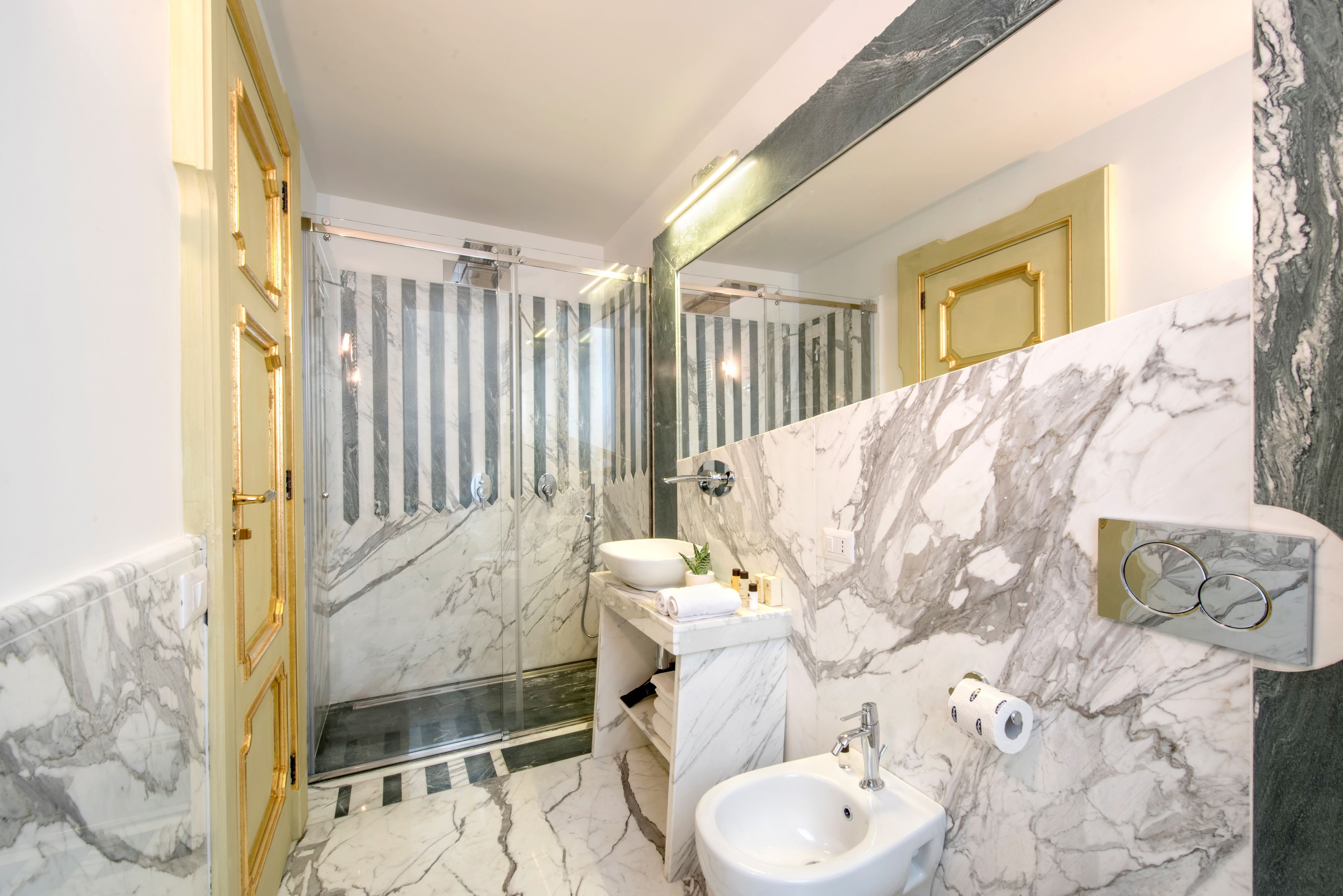 Junior Suite, 1 Queen Bed, Balcony | Bathroom | Shower, free toiletries, hair dryer, slippers