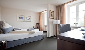 Minibar, caja fuerte, escritorio y sistema de insonorización