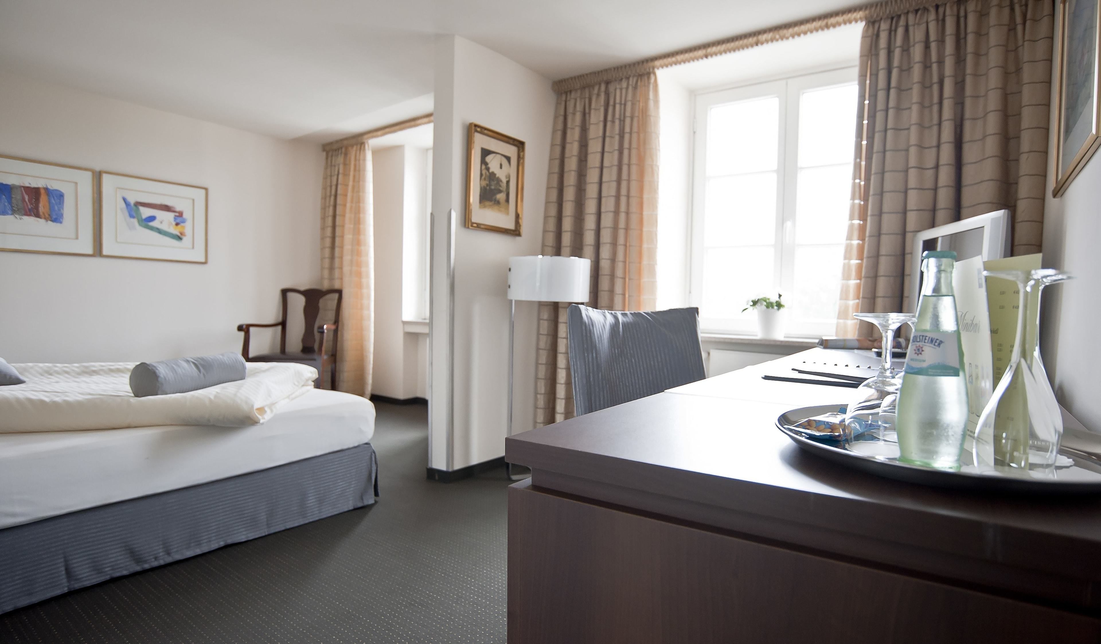 single room | minibar, in-room safe, desk, soundproofing