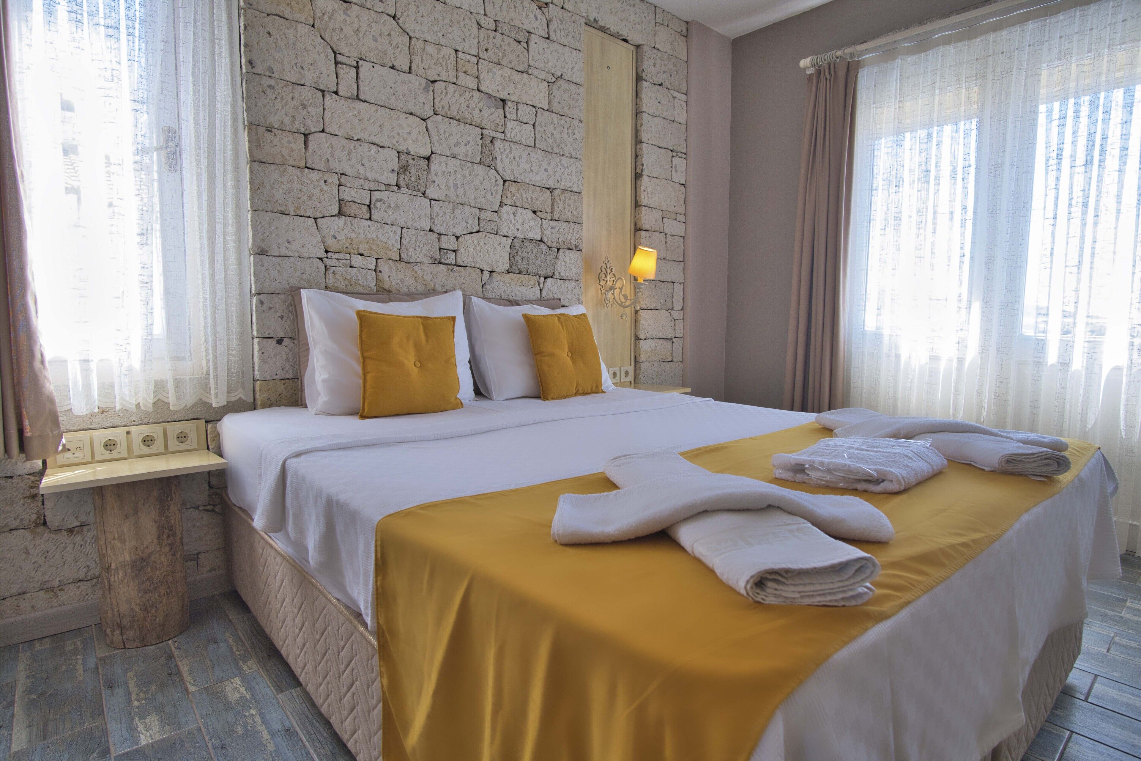 deluxe room | premium bedding, desk, iron/ironing board, free wifi