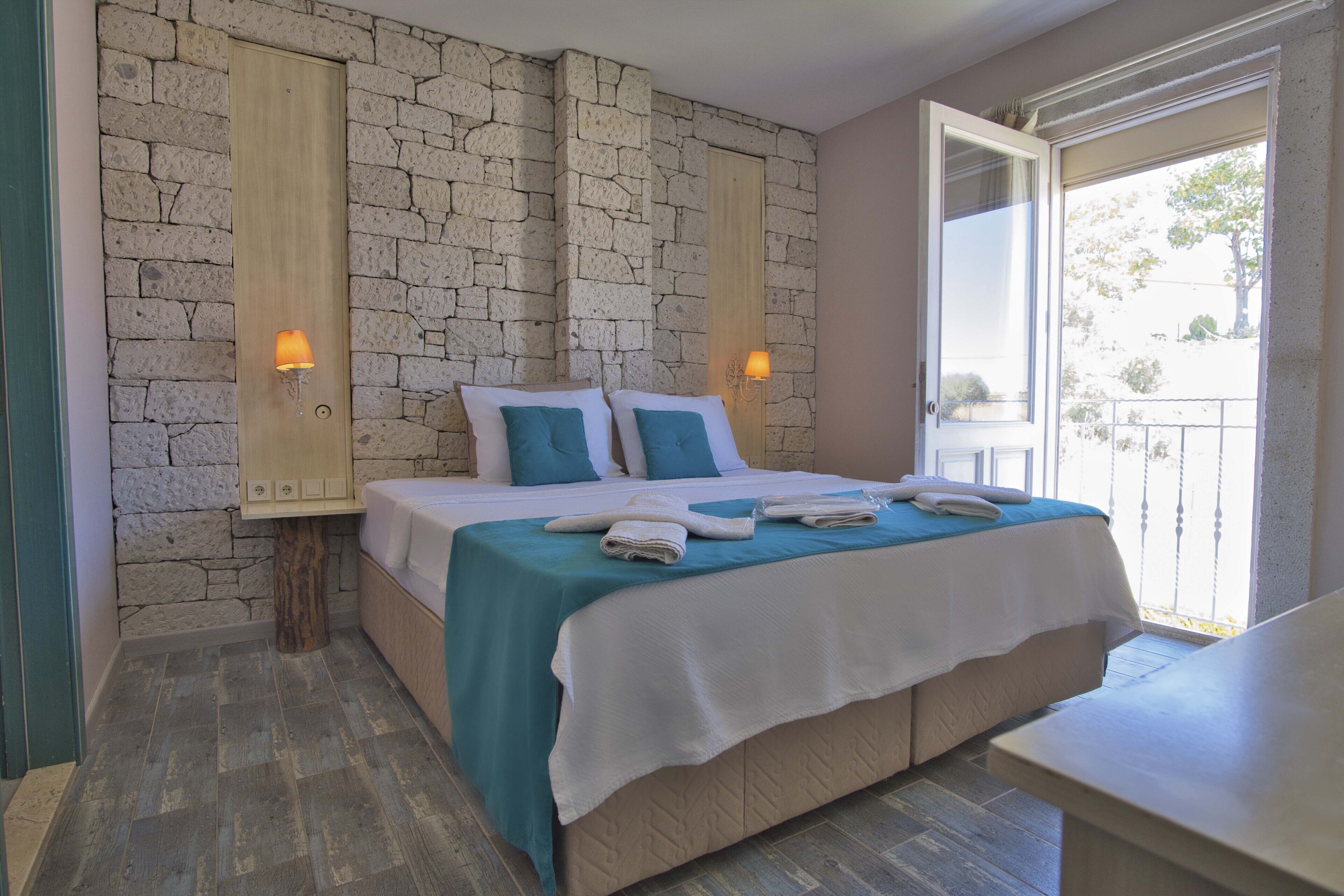 Deluxe Room | Premium bedding, desk, iron/ironing board, free WiFi