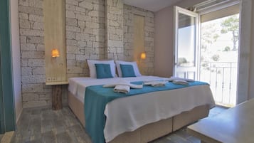 Deluxe kamer | Luxe beddengoed, een bureau, een strijkplank/strijkijzer, gratis wifi